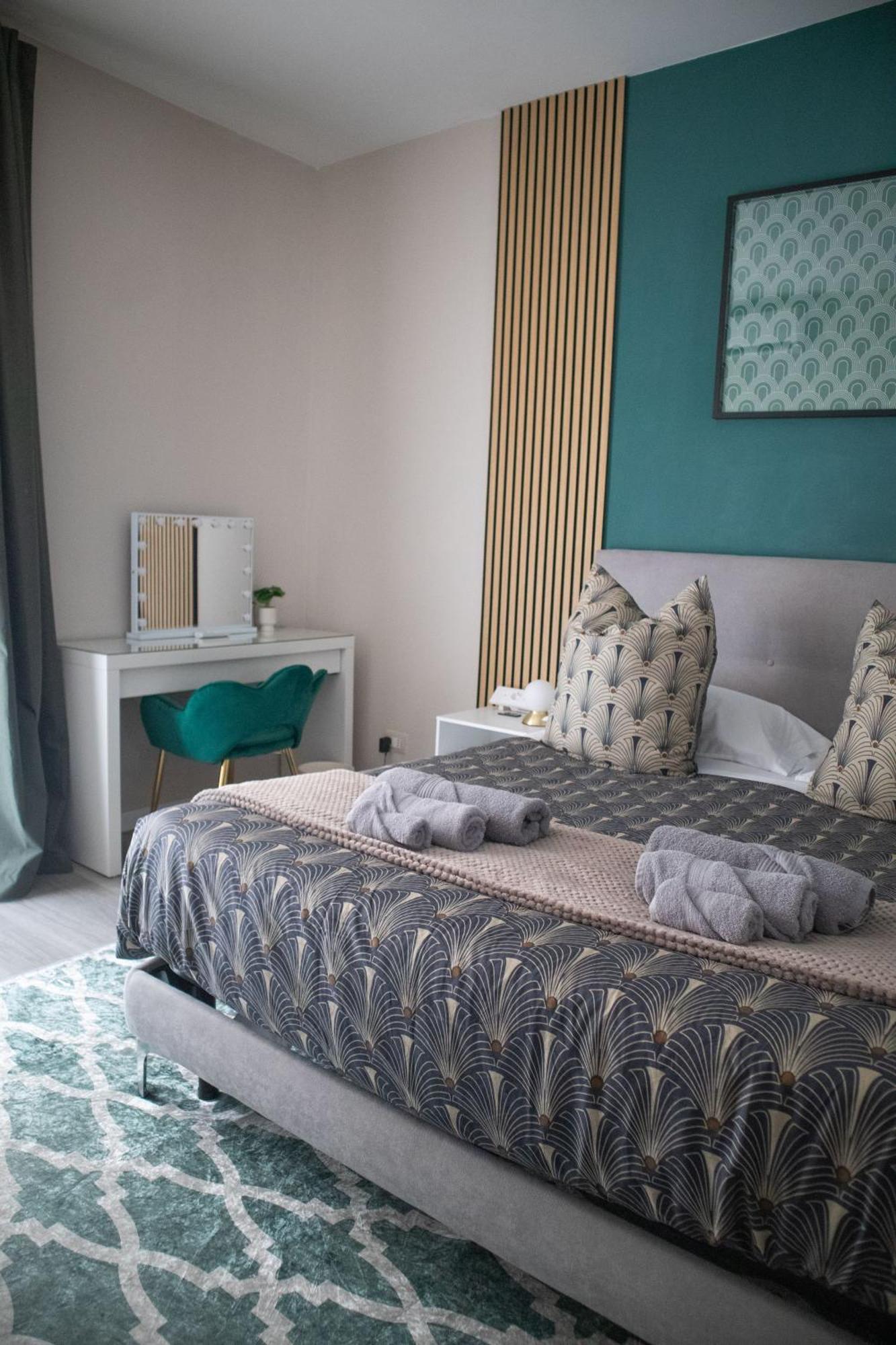 Sara's - Modern Near Metro, Perfect For Families And Groups In *